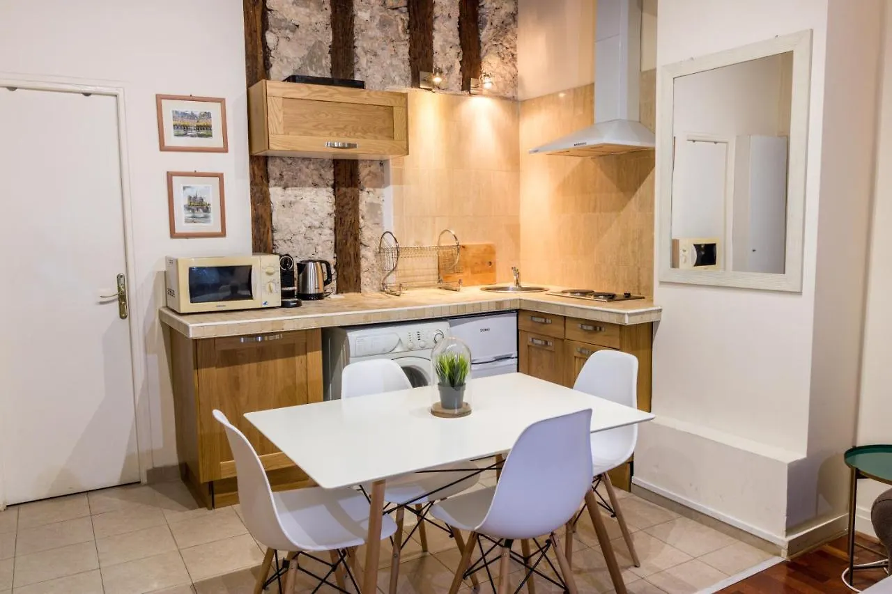 New Chic Flat : Le Marais - Place Des Vosges Apartment