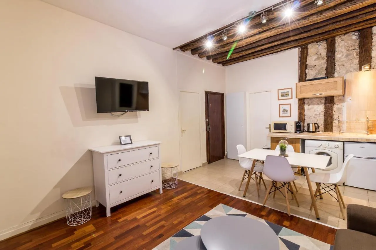 New Chic Flat : Le Marais - Place Des Vosges Apartment Paris