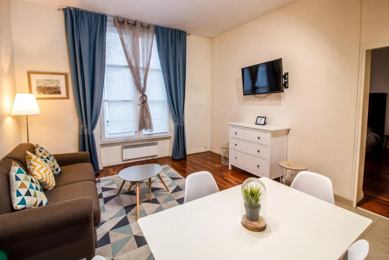 New Chic Flat : Le Marais - Place Des Vosges * Parijs